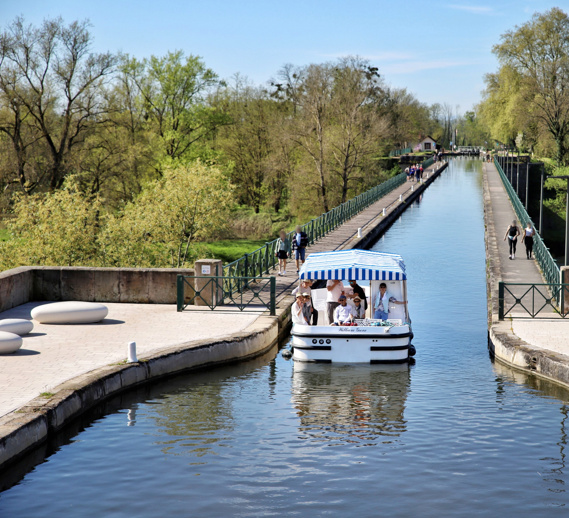 Location de bateau sans permis à la journée Digoin